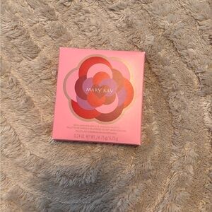 Mary Kay Vibrant Eyeshadow Palette